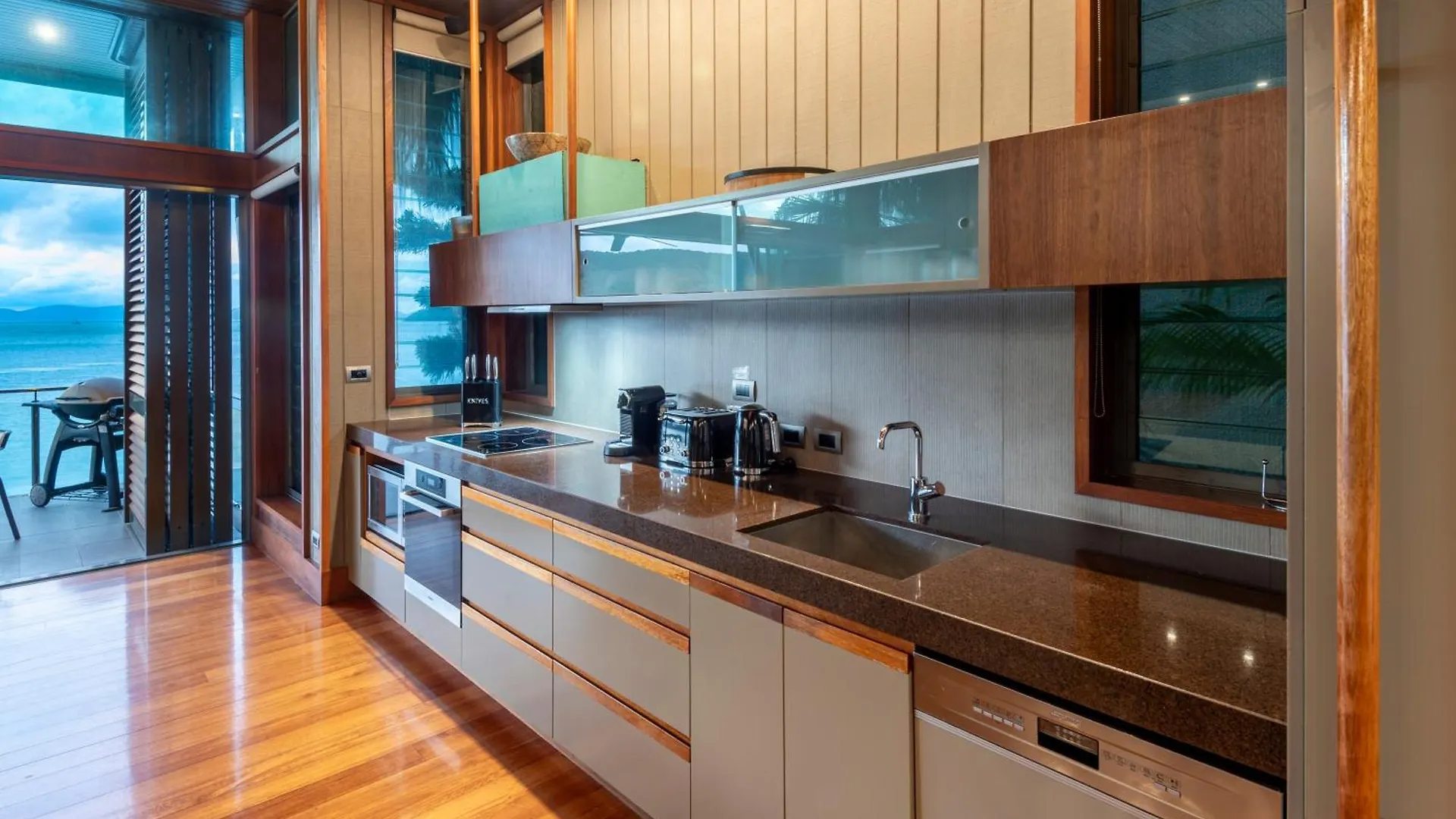 Yacht Club Villa Hamilton Island 0*,