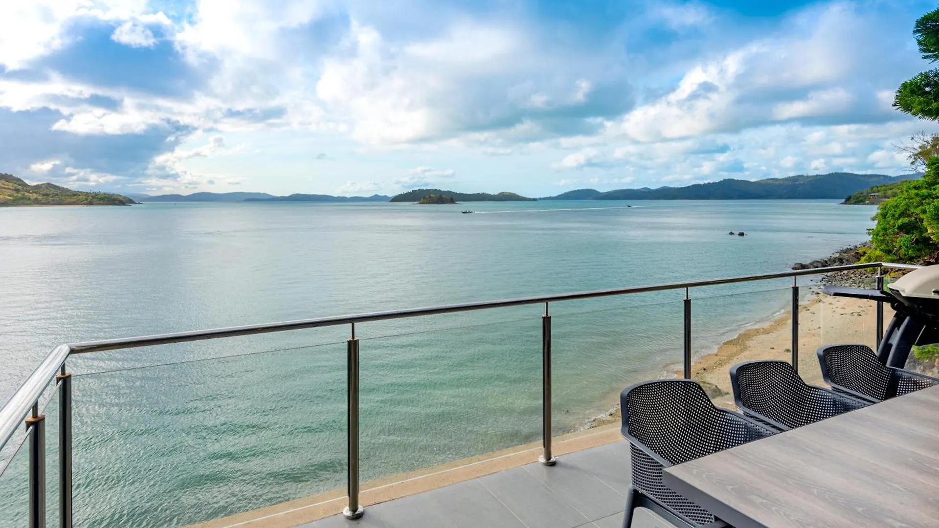 Yacht Club Villa Hamilton Island Apartment