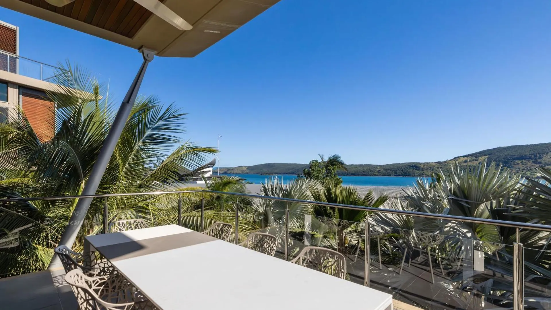 Yacht Club Villa Hamilton Island Apartment
