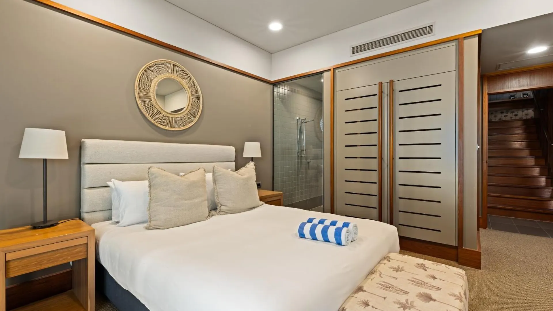 Yacht Club Villa Hamilton Island Apartment
