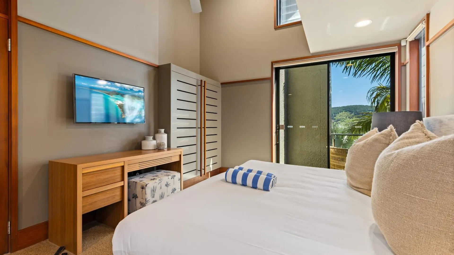 Yacht Club Villa Hamilton Island