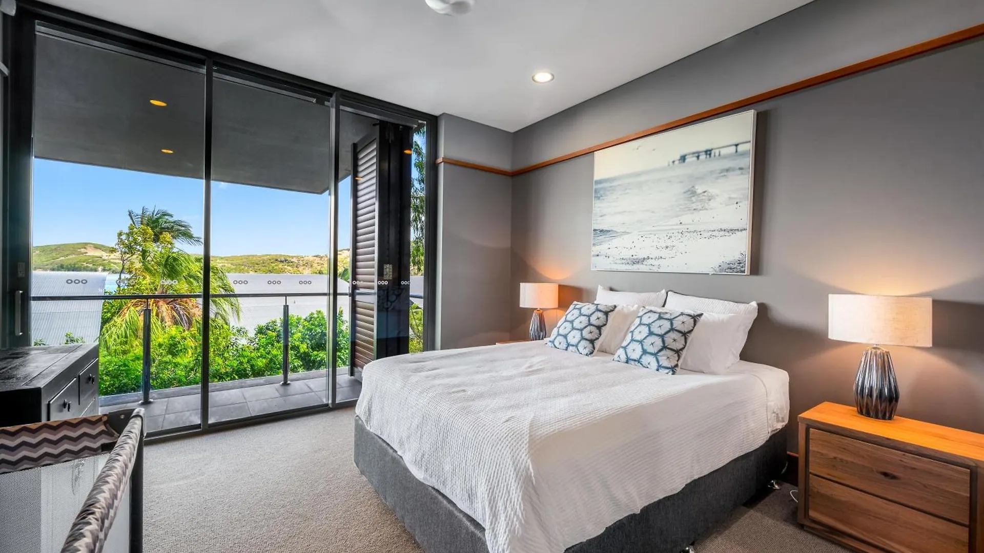 Yacht Club Villa Hamilton Island Apartment