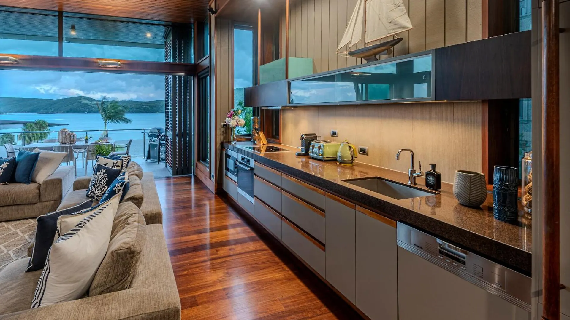 Yacht Club Villa Hamilton Island 0*,  Australia