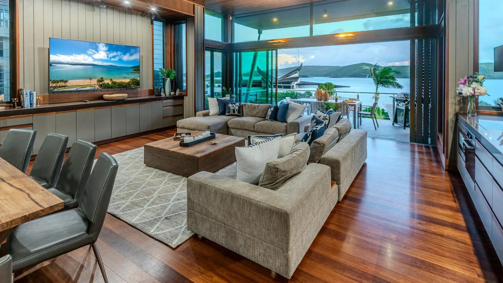 Yacht Club Villa Hamilton Island Australia