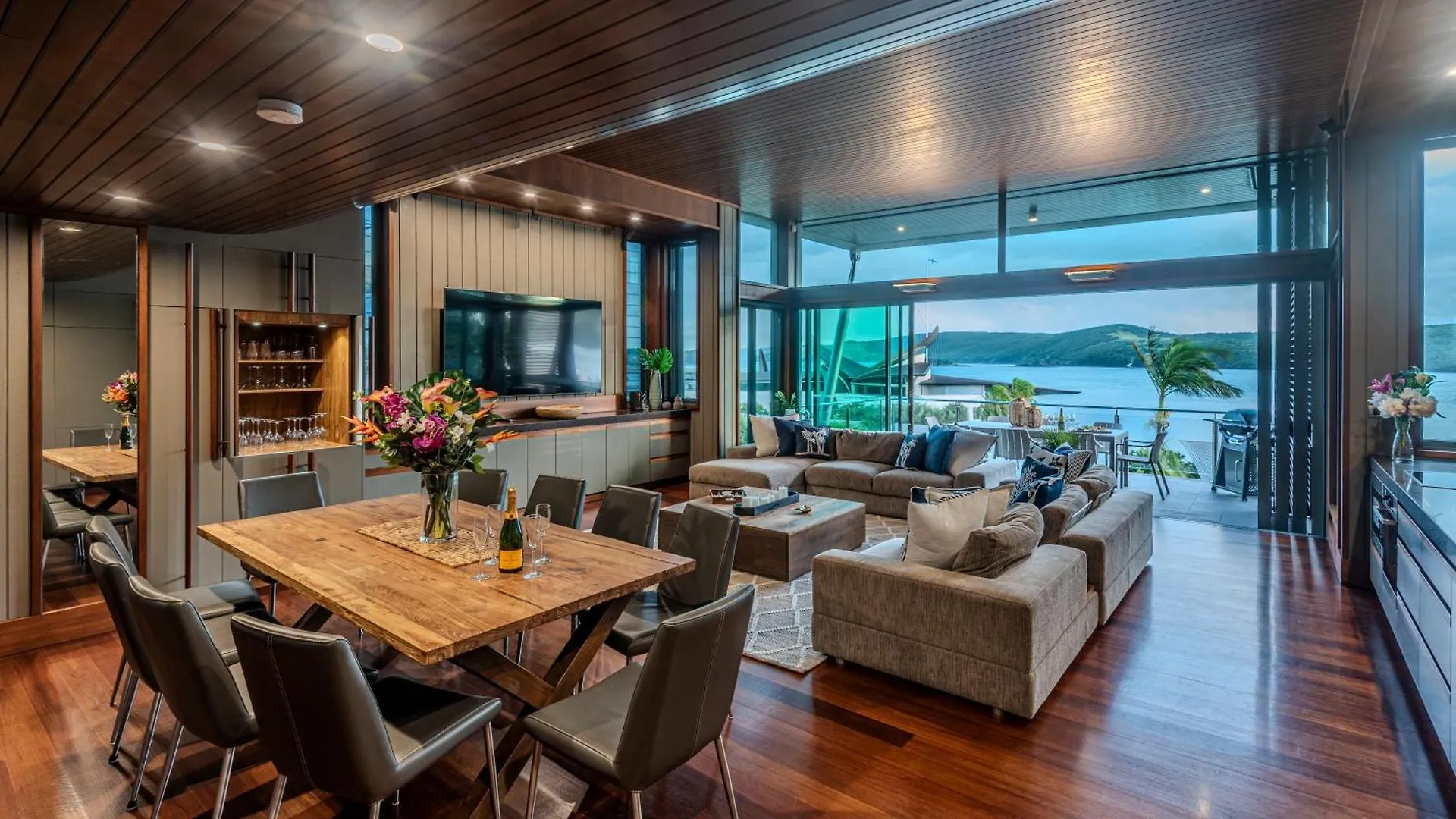 Yacht Club Villa Hamilton Island Apartment