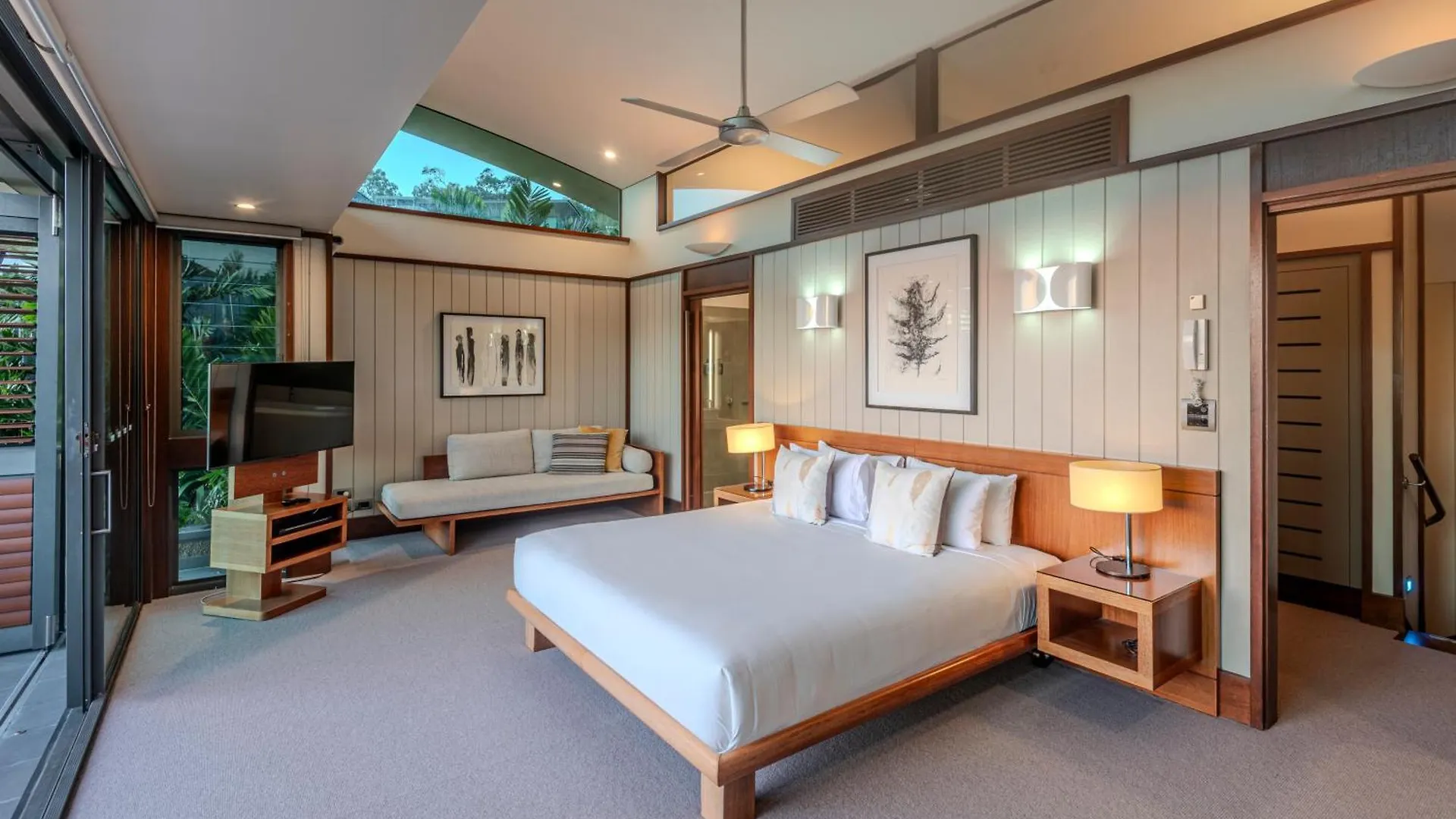 Yacht Club Villa Hamilton Island Apartment