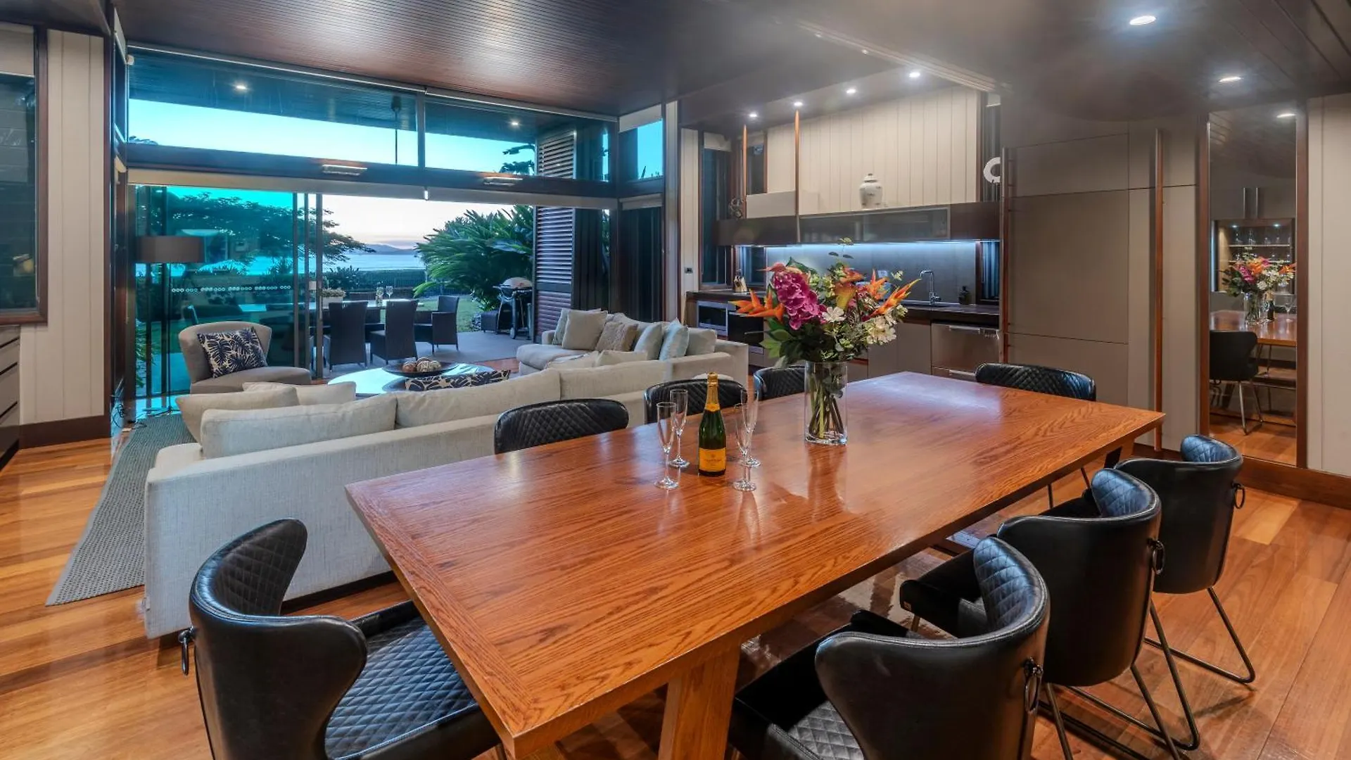 Apartment Yacht Club Villa Hamilton Island Australia